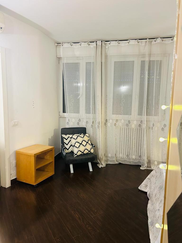 מילאנו Easy Room Italy Prada מראה חיצוני תמונה